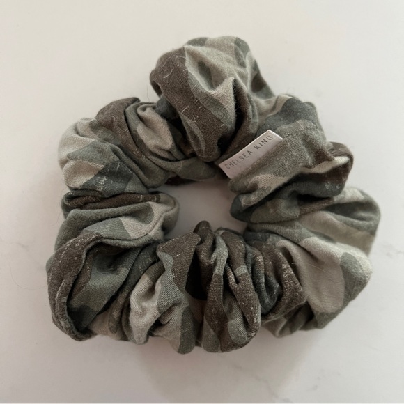 Chelsea King Scrunchie - Picture 5 of 6
